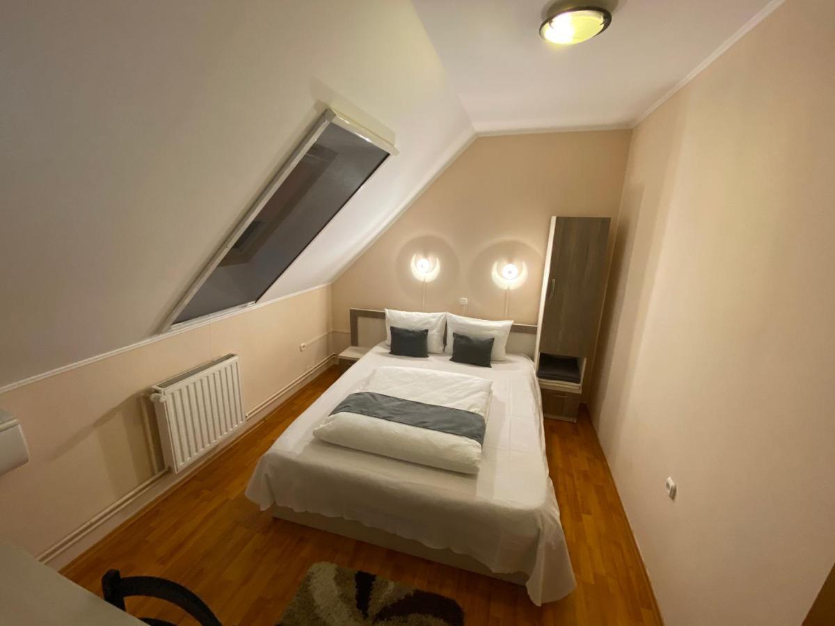 Vila Eszter Hotell Sovata Eksteriør bilde