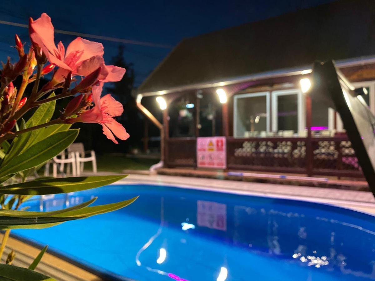 Vila Eszter Hotell Sovata Eksteriør bilde